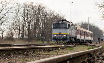 Nehoda na železničnej trati: Rýchlik pri Dubnici nad Váhom zrazil človeka v koľajisku