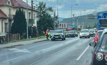 Nehoda v Trenčíne na Bratislavskej ulici, začínajú sa tam tvoriť kolóny