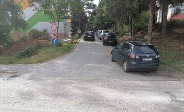 Na sídlisku Rozkvet v Považskej Bystrici bude uzatvorený požiarny chodník. Počítajte s dopravnými obmedzeniami