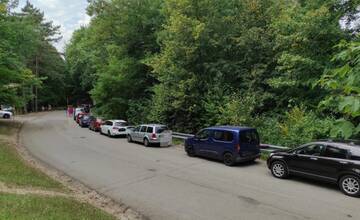 Na Brezine pripravuje mesto zmenu parkovania. Samospráva chce dostať autá z lesa