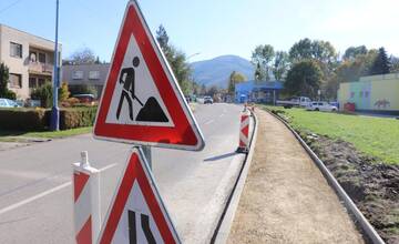 Dubnica nad Váhom začala s rozsiahlymi opravami chodníkov za viac ako 360-tisíc eur