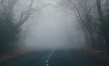 Poľadovica aj hmla. V Trenčianskom kraji nás opäť potrápi počasie