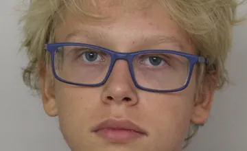 Stratil sa 15-ročný Šimon z Prievidze, nevideli ste ho? Má nápadné blond vlasy a nosí okuliare