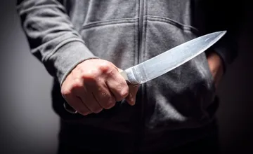 Vražda v Trenčianskom kraji, muž v Novákoch dobodal po hádke v rodinnom dome muža, ktorý ťažkým zraneniam podľahol
