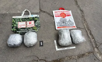 FOTO: Neskutočné dve kilá drog zabezpečili mužovi z okresu Partizánske rýchly pobyt vo väzbe 