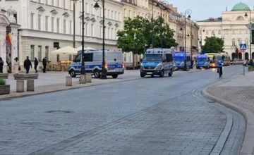 Brutálny útok na Varšavskej univerzite: Mladý muž útočil sekerou, jedna osoba zomrela, ďalšie sa zranili