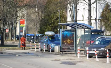 Autobusová zastávka Dlhé Hony sa o pár dní ruší, zmenia sa aj časy odchodov a trasy. Pozrite si nový cestovný poriadok