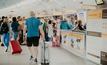 Dráma na letisku v Abu Dhabi, Slováci s deťmi sú už 3 dni uviaznutí bez pomoci a liekov pri termináloch