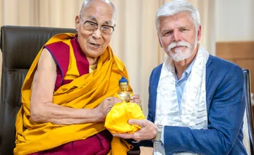 Čína stopla kontakty s prezidentom Pavlom, dôvodom je jeho stretnutie s dalajlámom