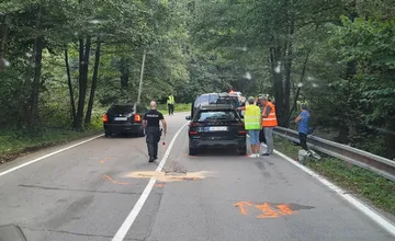 Vodiči, smerom od Liešťan na Valaskú Belú došlo k nehode. Pre niektoré vozidlá je v danom úseku obmedzená doprava