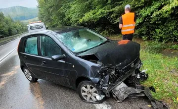 Na výjazde z Prievidze v smere na Handlovú havarovalo osobné auto, blokovaný je jeden jazdný pruh