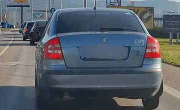 Vodička v Trenčíne upozornila na drzého vodiča, ktorý ju vybrzďoval a ukazoval prostredník, ten sa bráni