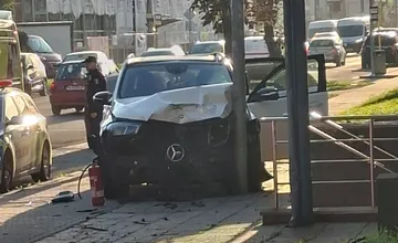 AKTUALIZOVANÉ: Opitý vodič v Prievidzi narazil do šiestich áut a potom do stĺpu, polícia začala trestné stíhanie