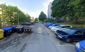 Trenčania pozor, na jednej z ulíc budú v utorok asfaltovať pred bytovkami, práce potrvajú celý deň