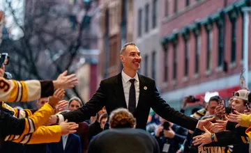 FOTO: Trenčan Zdeno Chára sa stal legendou Boston Bruins, jeho dres s číslom 33 vyvesili v TD Garden