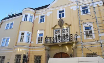 FOTO: Župný dom v Trenčíne sa mení na moderné centrum kultúry, po dlhšom čase sa sem vráti aj Trenčianske múzeum