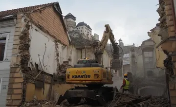 Mestské zastupiteľstvo v Trenčíne odsúdilo zbúranie historickej budovy na Palackého, žiada transparentné prešetrenie