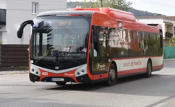 Chystáte sa na Otvárací víkend do Trenčína? Auto môžete nechať doma, mesto posilní mestské aj regionálne autobusy