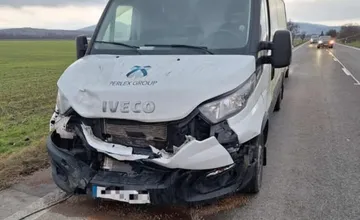 Pozor, pri Skačanoch v okrese Partizánske zrazila dodávka vysokú zver, blokuje pravý pruh, treba prechádzať opatrne 