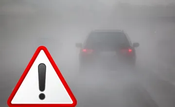 Pre celý Trenčiansky kraj platia výstrahy pred hustou hmlou, v jednom z  okresov treba dávať pozor aj na poľadovicu 