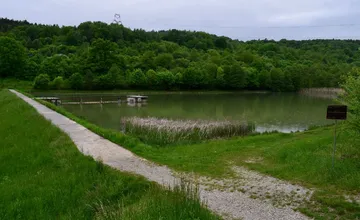 FOTO: V Bolešove predávajú časť priehrady, miestni si lámu hlavy nad jej vlastníctvom. Kto si ju privlastnil, pýtajú sa?