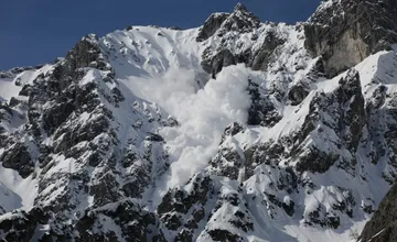 Mladý slovenský skialpinista tragicky zomrel v rakúskych Alpách. Stiahla ho lavína, zasypaný bol pod vyše metrom snehu