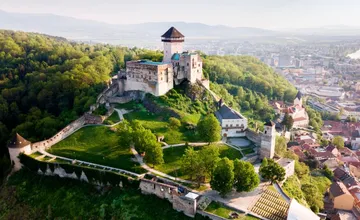 FOTO: Trenčania sa sporia o cenovú politiku vstupného na hrad, je desať eur férová cena za vstup k dominante?