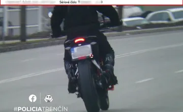 Motocyklista v Trenčíne výrazne prekročil rýchlosť, za rizikovú jazdu dostal vysokú pokutu