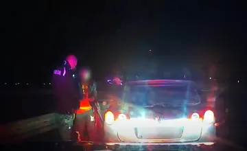 VIDEO: Recidivista s doživotným zákazom šoférovania utekal pred políciou po D1 smerom na Trenčín, poputuje do väzenia