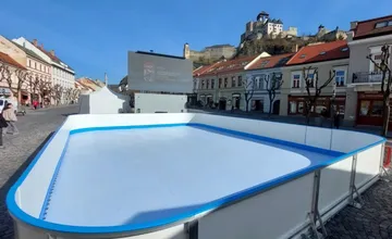 Trenčín sa pripravuje na hokejový svetový šampionát, diskusie vyvolala ľadová plocha na Mierovom námestí