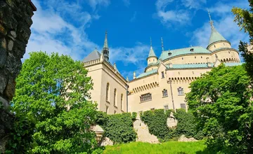 Chceli ste niekedy pracovať na zámku? V Bojniciach hľadajú posily, miestni ostali nadšení, hovoria o vysnívanej práci