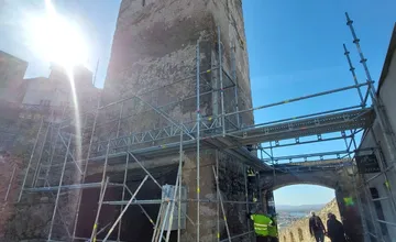 Rekonštrukcia Hodinovej veže a hradieb na Trenčianskom hrade je v plnom prúde, nové priestory budú slúžiť verejnosti