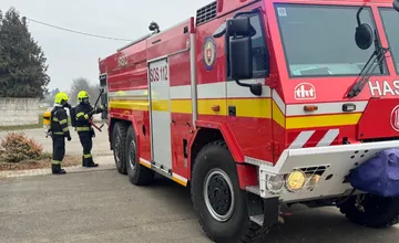 Hasiči varujú: Vypaľovanie trávy je zakázané, v Trenčianskom kraji v marci rastie riziko požiarov