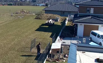 FOTO: Obec v prievidzskom okrese upozorňuje na riziko vlámaní, podozrivý muž sa pohyboval v blízkosti domov