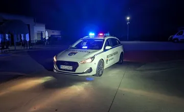 Mestská polícia v Partizánskom má plné ruky práce, riešili kradnúce deti, požiar, ale aj poctivého taxikára