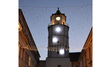 Trenčania, mesto upozorňuje, že v centre bude o pár hodín dočasne vypnuté osvetlenie. Viete, čo sa chystá?