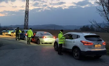 Polícia zasahovala naprieč Slovenskom, desiatky priestupkov a alkohol za volantom odhalila aj v Trenčianskom kraji