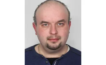 Nezvestný 40-ročný Jozef by mal mať oblečenú sivú teplákovú súpravu, dve retiazky a hodinky. Nevideli ste ho?