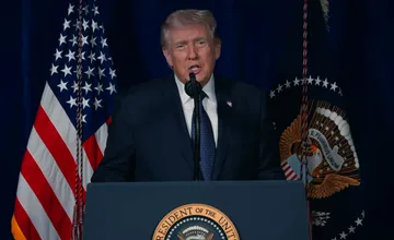 Trump hovorí o zmene režimu v Iráne. USA a Izrael vraj zlomili odpor, v hre je aj ostrov Chárg a iránska ropa