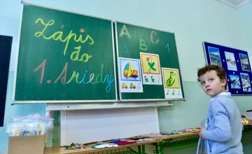 Od apríla budú môcť rodičia v Trenčíne prihlásiť svoje deti do školy cez eletronický systém, radnica vysvetlila postup