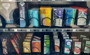 Slovenský ústav pre kontrolu liečiv varuje pred nelegálnym automatom na lieky v Novom Meste, môže ohroziť zdravie ľudí