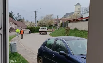 Obec v okrese Nové Mesto nad Váhom upozorňuje na neznámych mužov ponúkajúcich asfaltovanie pred domami