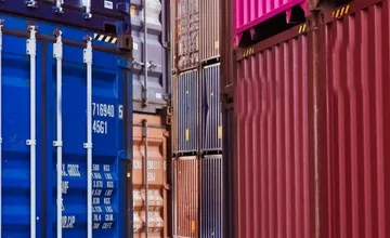 Plány na fabriku v Novákoch za 34 miliónov narazili na ekonomickú realitu, Tatravagónka a partneri projekt pozastavili