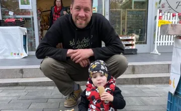 Dvojročný Alex trávi viac času v nemocniciach než na ihrisku, známy podnikateľ z Prievidze vyzýva obyvateľov k pomoci