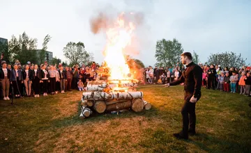 FOTO: Pálenie Ďura je na Považí stále živým zvykom. Pozrite sa, kde všade túto tradíciu môžete zažiť