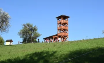 Nad Beckovom vyrástla nová atrakcia, ponúka panoramatické výhľady, oddychové zóny aj napojenie na cyklotrasy regiónu