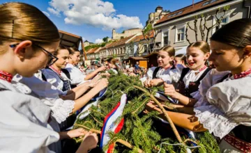 FOTO: Prvý máj v Trenčianskom kraji prinesie deň plný tradícií, hudby, jarmokov a rodinnej zábavy na každom kroku