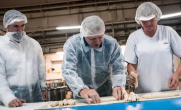 FOTO: Premiér Fico si dnes vyskúša prácu v pekárni, čaká ho nočná zmena v Bánovciach nad Bebravou
