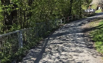 Most v Handlovej je v havarijnom stave, mesto zakázalo prejazd nákladných áut, v hre je aj úplná uzávera