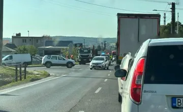 Pozor na D1 pred odpočívadlom Zamarovce smerom z Trenčína blokuje pravý pruh kamión, nehoda sa stala aj v Bánovciach